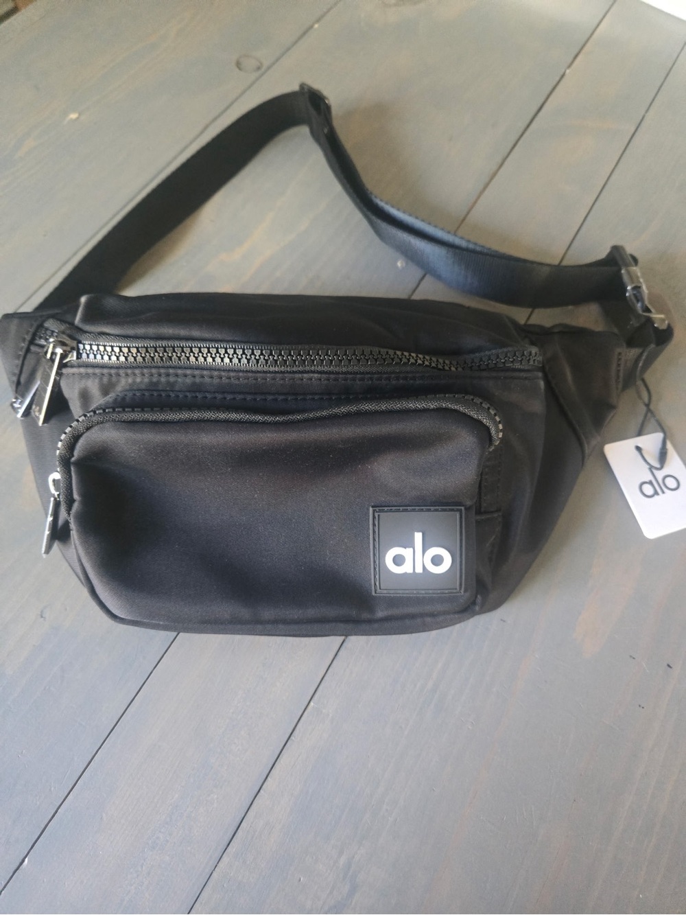 ALO yoga explorer waist belt Satin Fanny Pack nwt purse zipper black
